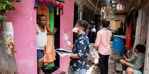 மும்பை தாராவியில் வேகமாகப் பரவும் கொரோனா..! வீடு வீடாக சோதனை செய்யும் மருத்துவக் குழு..!