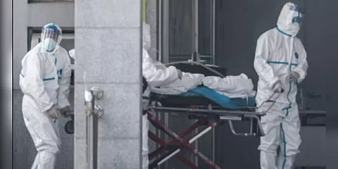 கரூரில் 96 வயது முதியவர் கொரோனாவால் உயிரிழப்பு - உடலை தகனம் செய்ய மக்கள் எதிர்ப்பு