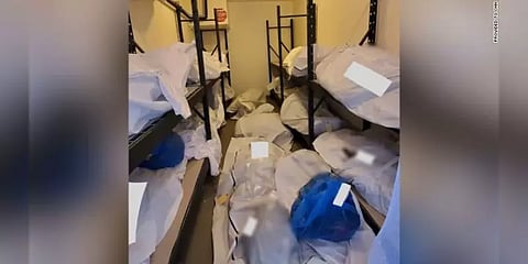 அமெரிக்காவில் கேட்பாரற்று கிடக்கும் கொரோனா நோயாளிகள் சடலங்கள்