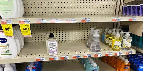 “சானிடைஸர்களுக்கு பதில் ஆல்கஹால்” வோட்காவை நேரடியாக பயன்படுத்த ஜப்பான் முடிவு !