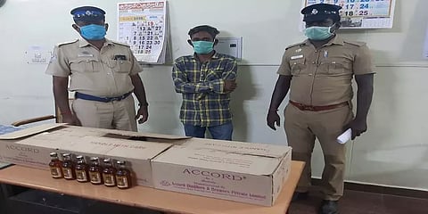 120 ரூபாய் குவாட்டர் 500-க்கு விற்பனை - அதிரடியாக கைது செய்த போலீசார்