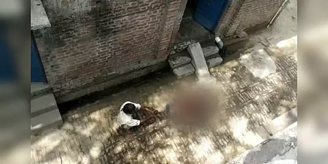 வெட்டவெளியில் பெண்ணை துப்பாக்கியால் சுட்ட நபர் - வீடியோ எடுத்த பக்கத்து வீட்டுக்காரர்