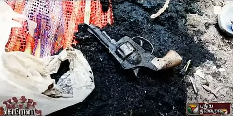 கழிவுநீர் கால்வாயில் கண்டெடுக்கப்பட்ட கைத்துப்பாக்கி