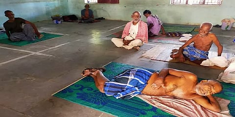 நெல்லை: ஒரே இடத்தில் தங்க வைக்கப்பட்டு கவனிக்கப்படும் 100-க்கும் மேற்பட்ட ஆதரவற்றவர்கள்!