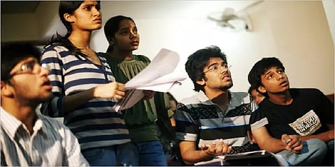 காலையில் ஒரு தேர்வு, மதியம் ஒரு தேர்வு?: தயாராக வேண்டிய சூழலில் மாணவர்கள்..!