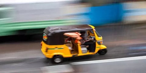 ”தெரிஞ்சவங்க உதவலன்னா என் நிலைமையை நினைச்சி பார்க்க முடில”:ஆட்டோ தொழிலாளியின் பரிதாப நிலை