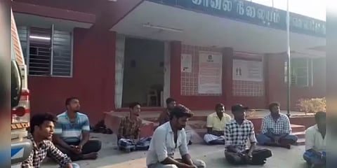 கறி பிரியாணி விருந்து வைத்து ‘டிக் டாக்’ வீடியோ வெளியிட்ட இளைஞர்கள்..! சுற்றிவளைத்த போலீஸ்