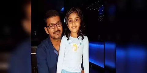 விஜயுடன் ‘தெறி’ பேபி - மகளின் படத்தைப் பகிர்ந்த மீனா