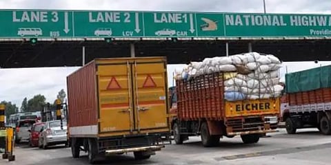 வசூலை ஆரம்பித்த சுங்கச்சாவடிகள் : அத்தியாவசிய பொருட்களின் விலை உயரும் ?