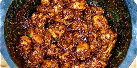 சிக்கன் சாப்பிட்ட பின் வயிற்றுப் போக்கு, மூச்சுத் திணறல் ? - இளைஞர் உயிரிழப்பு