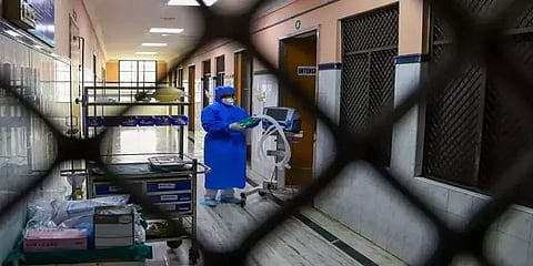 காசிக்கு ஆன்மிக சுற்றுலா சென்று வந்த 2 பெண்களுக்கு கொரோனா