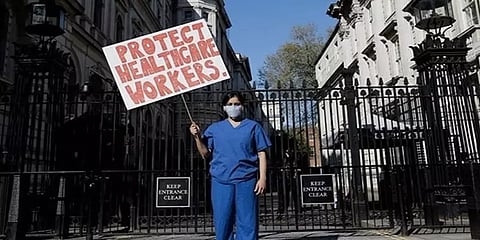 “பாதுகாப்பு இல்லை” - பிரிட்டனில் இந்திய வம்சாவளி கர்ப்பிணி மருத்துவர் போராட்டம்