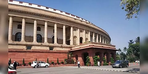 நாடாளுமன்ற தூய்மைப் பணியாளருக்கு கொரோனா - 11 பேருக்கு மருத்துவ சோதனை