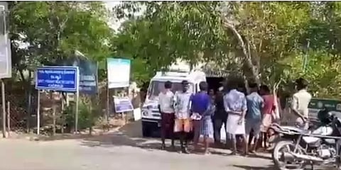 உயிருக்குப் போராடிய மாணவி மரணம் : தாமதமாக வந்த ஆம்புலன்ஸை சிறைபிடித்த மக்கள்..!