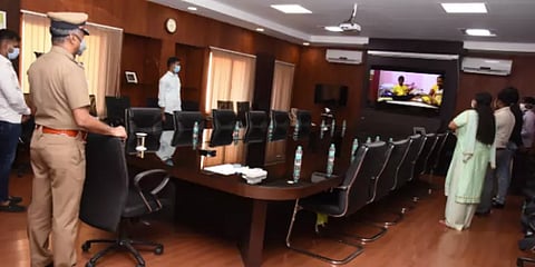 பெண் காவலர்களுக்காக அர்ப்பணிக்கப்பட்ட ‘கொரோனா விழிப்புணர்வு கீதம்’