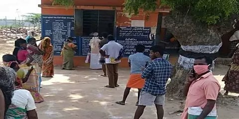 மே மாதத்திற்கான ரேஷன் பொருட்களுக்கு டோக்கன் வழங்கும் தேதி மாற்றம்