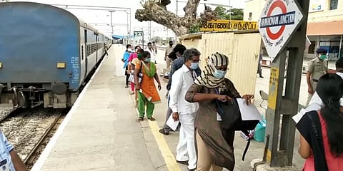 ராஜீவ்காந்தி மருத்துவமனை செவிலியருக்கு கொரோனா - ரயிலில் உடன் பயணித்தவர்களுக்கு பரிசோதனை...