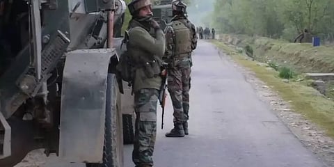 ஜம்மு-காஷ்மீரில் துப்பாக்கிச் சண்டை: 3 பயங்கரவாதிகள் சுட்டுக்கொலை!