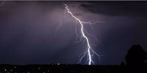 அதிகாலை முதலே பெய்த மழை.. இடி தாக்கி விவசாயி உயிரிழப்பு