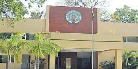 ஆந்திர ஆளுநர் மாளிகையில் 4 பேருக்கு கொரோனா: ஆளுநருக்கு பரிசோதனை?