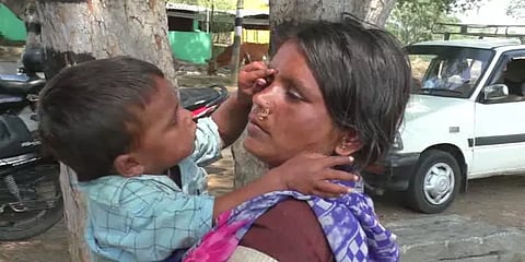 பெரம்பலூர் டூ மகாராஷ்டிரா..! நடந்தே ஊர் திரும்ப துடிக்கும் கூலித்தொழிலாளிகள்...!