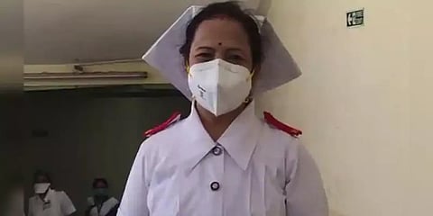 கொரோனா நோயாளிகளைக் காப்பாற்றச் செவிலியை பணிக்குத் திரும்பிய மும்பை மேயர்