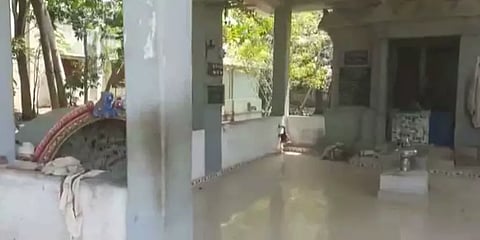 கோயில் உண்டியல் உடைப்பு : ஊரடங்கை பயன்படுத்தி கைவரிசை காட்டிய மர்ம நபர்கள்