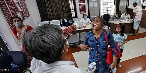 லேசான அறிகுறியென்றால் வீட்டில் தனிமைப்படுத்திக் கொள்ளலாம்: ஆனால் சில வழிமுறைகள்!