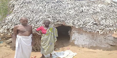 ரேஷன் கார்டும் இல்லை.. அரசு உதவியும் கிடைக்க வழியில்லை - தவிக்கும் வயதான தம்பதிகள்