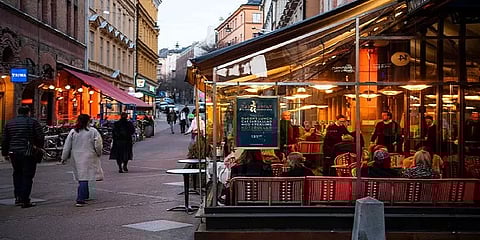 கொரோனா விவகாரத்தில் தவறான பாதையை பின்பற்றுகிறதா ஸ்வீடன்?