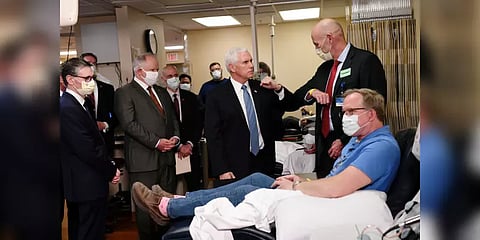 முகக்கவசம் அணியாமல் மருத்துவமனையில் ஆய்வு : சர்ச்சையில் அமெரிக்க துணை அதிபர்