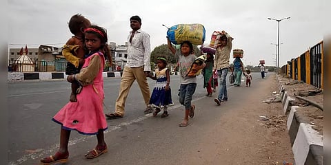 தொழிலாளர்கள் சொந்த மாநிலங்களுக்கு செல்ல அனுமதி : உள்துறை அமைச்சகம்