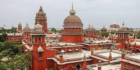 பொதுநல வழக்கு தொடர்ந்த வழக்கறிஞருக்கு அபராதம் விதித்த சென்னை உயர் நீதிமன்றம்..!