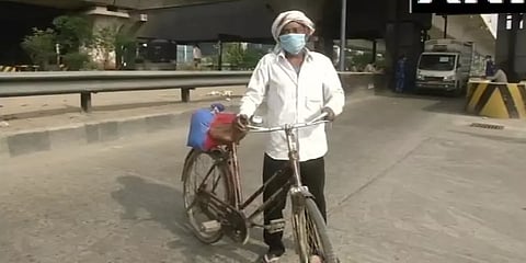 “தம்பி மரணம்” - சொந்த ஊருக்கு 1280 கி.மீட்டர் சைக்கிளில் செல்லும் அண்ணன்..!