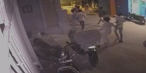 கஞ்சா போதையில் தந்தை- மகனை தாக்கிய மர்ம கும்பல்