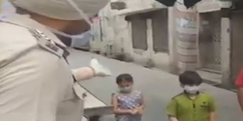 ஊரடங்கு நேரத்தில் ட்யூசன்: ஆசிரியரை போலீசாரிடம் மாட்டிவிட்ட 6 வயது சிறுவன்!