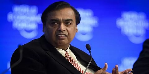 ஊழியர்களின் மாத சம்பளத்தை 50 சதவீதமாக குறைத்த முகேஷ் அம்பானி