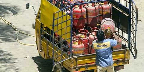 சமையல் எரிவாயு சிலிண்டர் விலை ரூ.192 குறைப்பு : 3 மாதங்களில் ரூ.311 சரிவு