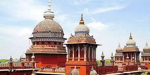 லாட்ஜ்களில் தங்கியிருப்பவர்களை வெளியேற்றக் கூடாது - சென்னை உயர் நீதிமன்றம்