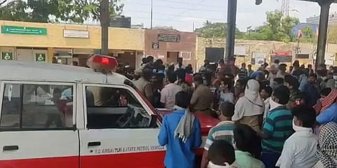 சொந்த ஊருக்கு போகும் ஆர்வம்: அம்பத்தூர் தொழிற்பேட்டையில் குவிந்த வட மாநில தொழிலாளர்கள்..!