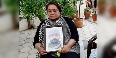 “நாட்டிற்காகத் தியாகம் செய்ததற்காகப் பெருமைப்படுகிறேன்” -அஷுதோஷ் மனைவி பெருமிதம்