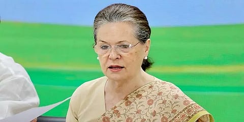 வெளி மாநிலத்தவர்கள் ஊர் திரும்பும் கட்டணத்தை காங்கிரஸ் கட்சி ஏற்கும் - சோனியா காந்தி