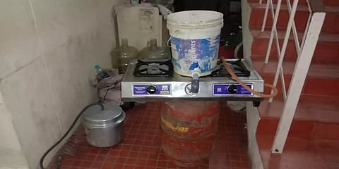 யூ டியூப் பார்த்து குக்கரில் சாராயம் காய்ச்சிய இளைஞர்கள் - கைது செய்த போலீசார்..!