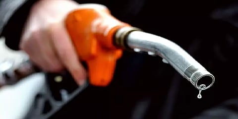 பெட்ரோல், டீசல் விலையை அதிரடியாக உயர்த்திய டெல்லி!!