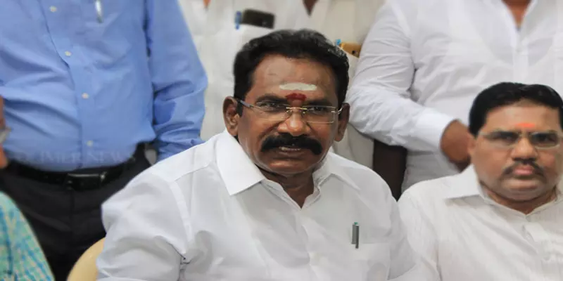 மதுக்கடைகளை திறக்கும் முடிவை முதலமைச்சர் மனமுவந்து எடுக்கவில்லை - செல்லூர் ராஜூ