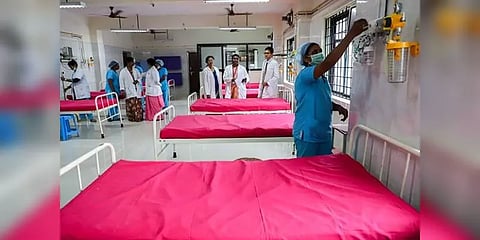 எந்த அறிகுறியும் இல்லாமல் கொரோனா தொற்றுடன் இருப்பவர்களை வீட்டிற்கு அனுப்பிய கேஎம்சி
