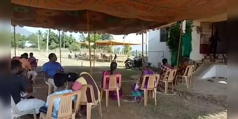 ‘குழி தோண்டிவிட்டோம் உடல் வரவில்லை’: காஷ்மீரில் இறந்த ராணுவ வீரரின் குடும்பத்தினர் சோகம்