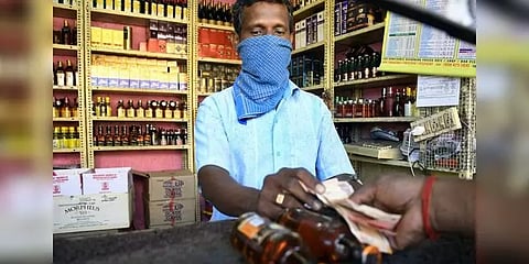 சென்னையைச் சேர்ந்தவர்கள் புறநகர் பகுதிக்கு மது வாங்க வந்தால் கைது!