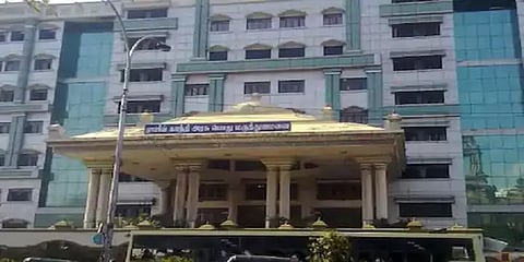 "டீ குடிக்க போனேன்" - கொரோனா வார்டில் சிகிச்சை பெற்று வரும் முதியவர் கொடுத்த அதிர்ச்சி