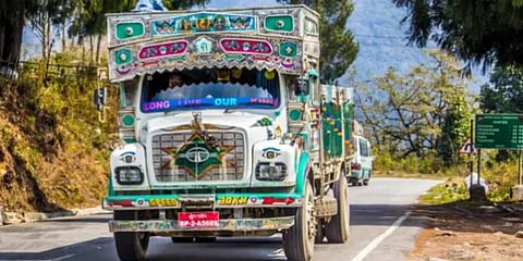 லாரி மூலம் சிம்லாவிற்குள் நுழைய முயற்சி : போலீஸில் சிக்கிய ரஷ்யப் பெண், இந்தியக் காதலன்